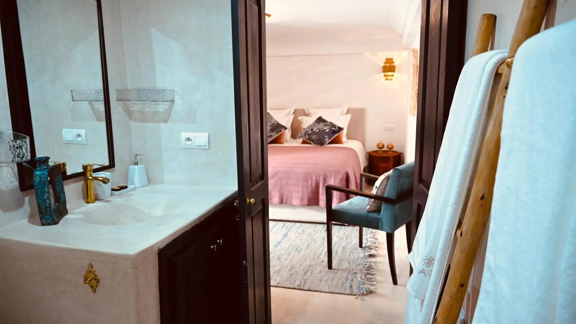 Riad De Charme Au Coeur De La Medina Marakéš Vila